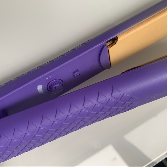 ❗️SOLD❗️Corioliss Purple Ceramic Ionic Flat Iron - Picture 9 of 10